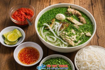 Bánh Canh Hẹ Phú Yên: Bản Tấu Chương Màu Xanh Ngọc Bích Của Ẩm Thực Xứ Nẫu