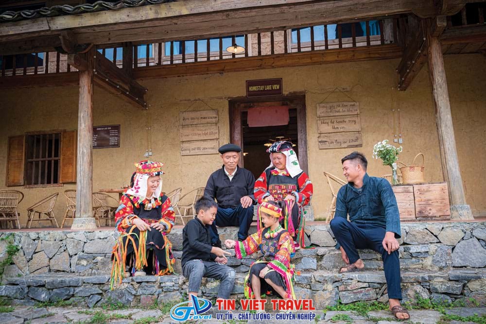 Bản Lô Lô Chải