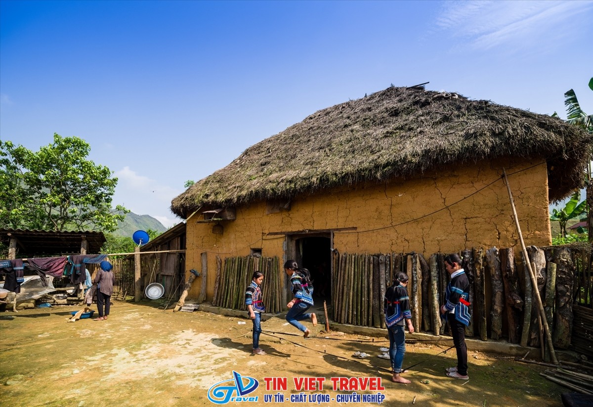 Choản Thèn nhà trình tường