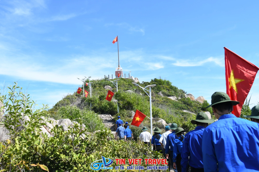 Cột cờ Tổ Quốc ở Cù Lao Xanh