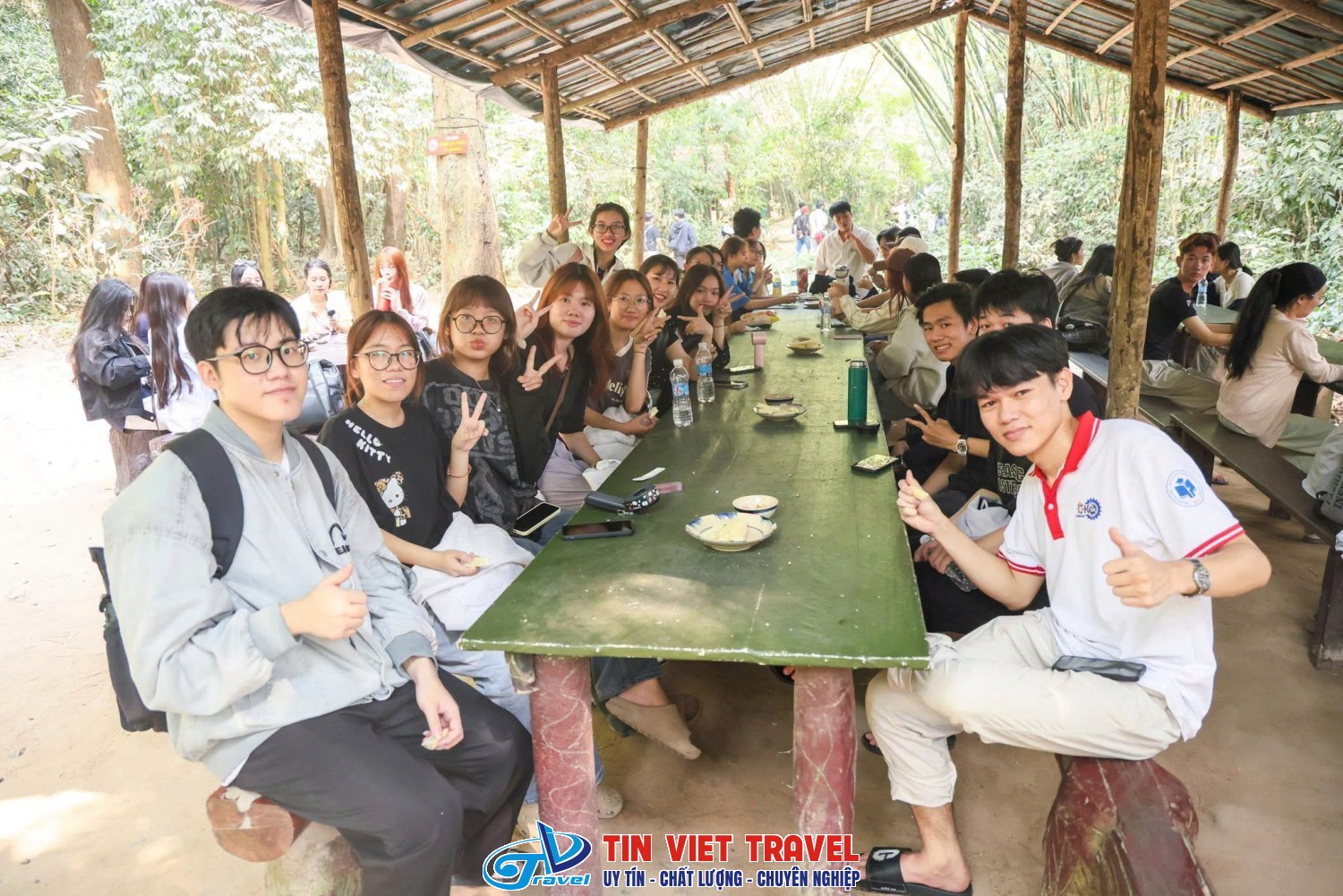 Tour Địa Đạo Củ Chi Ăn khoai mì miễn phí